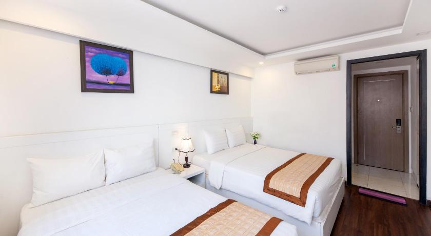 Image of Deluxe Triple Room 8