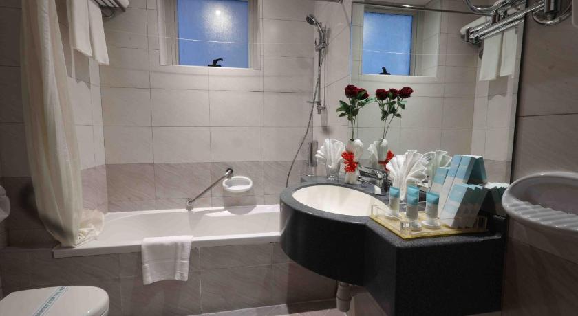 Image of Deluxe Room 6