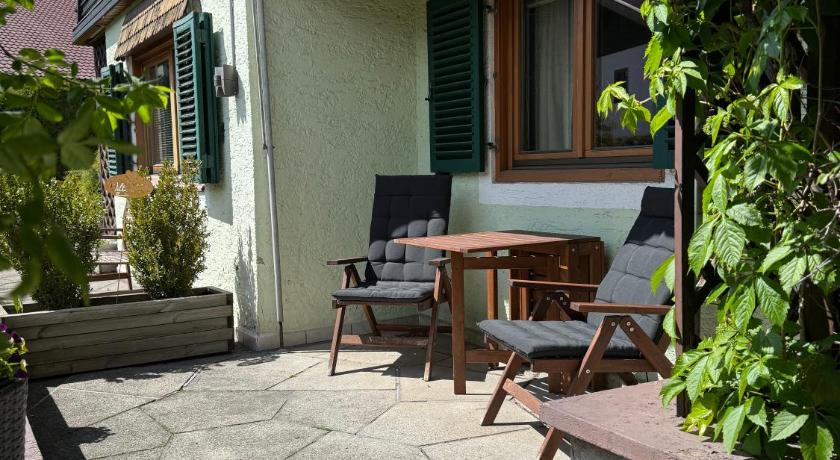 Image of Small One-Bedroom Apartment 6
