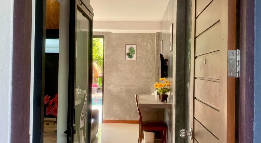 Lanta Just Come Bungalow - image 18