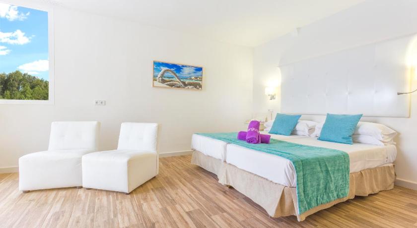 FERGUS Style Cala Blanca Suites