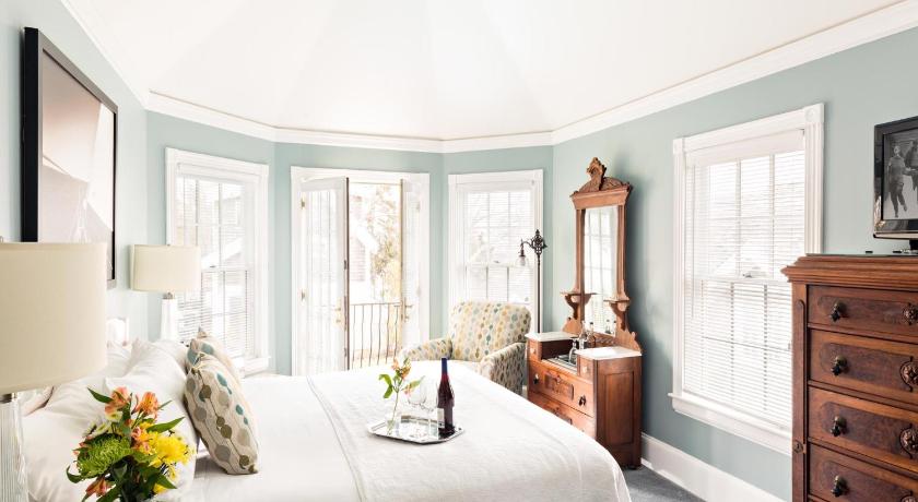 Brass Key Guesthouse Adults Only photo