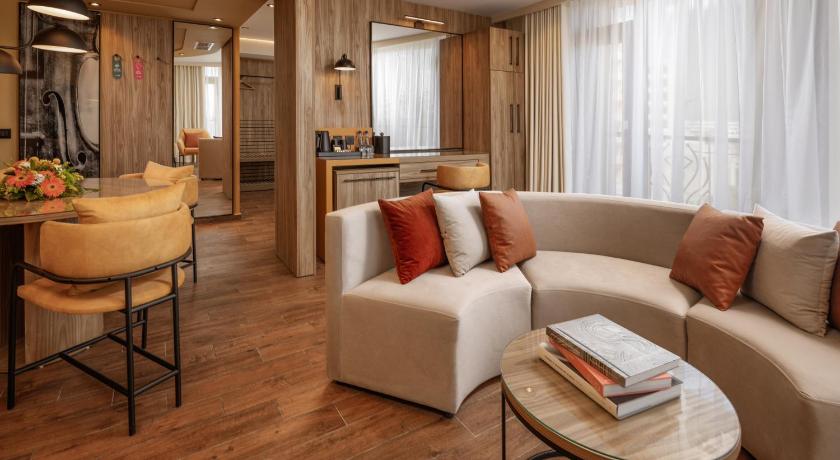 Image of Deluxe Suite 0