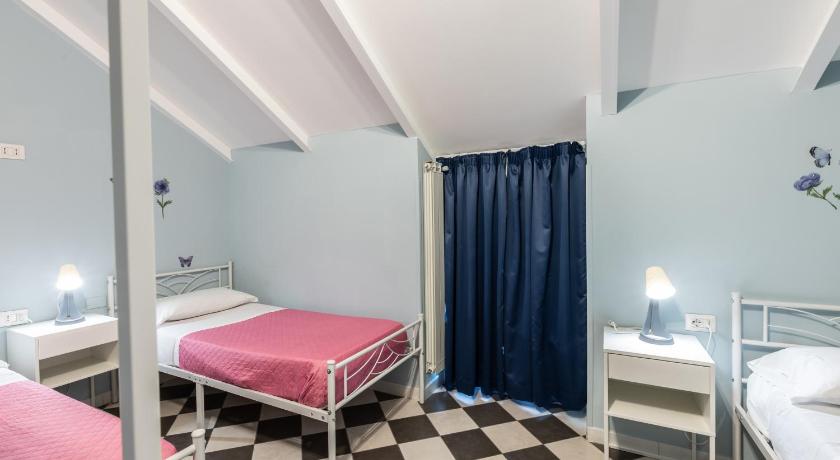 ポルティチ HOSTEL PORTICI 2つ星 ホテル プール