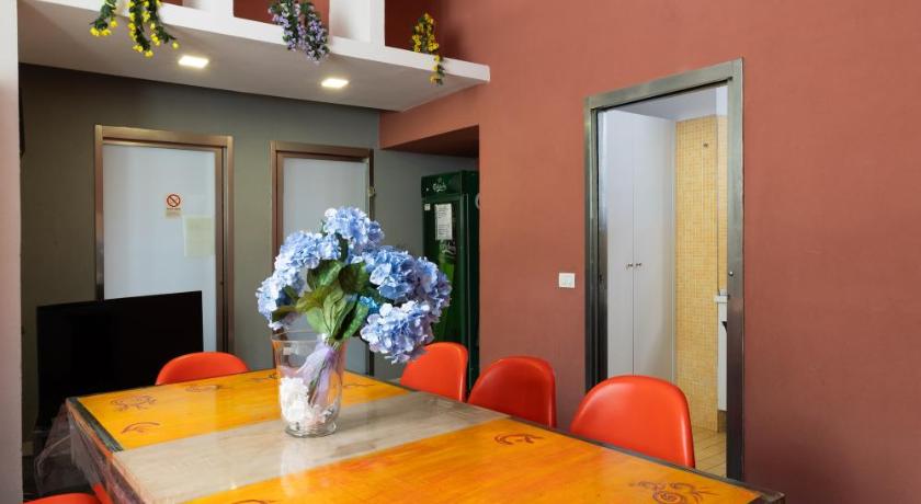 ポルティチ HOSTEL PORTICI 2つ星 ホテル レストラン