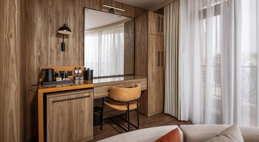 Image of Superior Suite 4