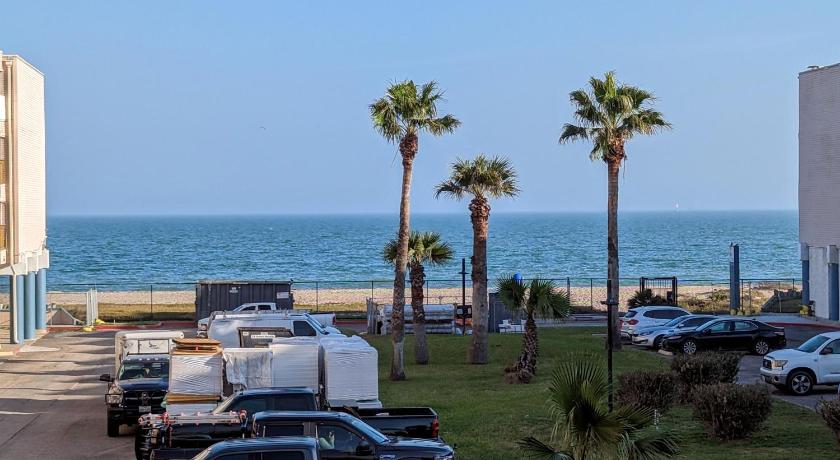 Waterfront North Beach Condo with beach and pool access
