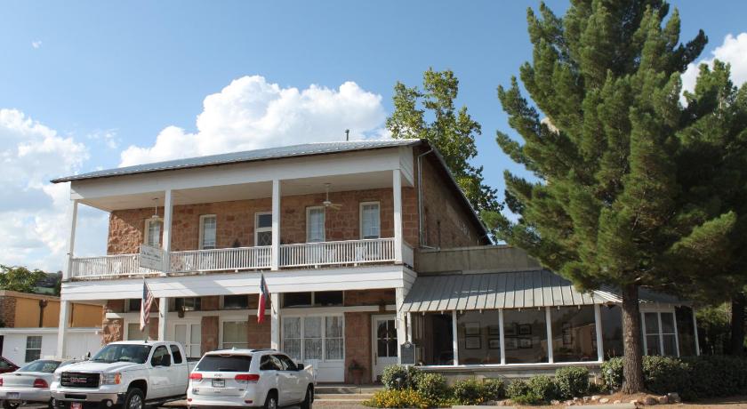 The Hotel Limpia photo