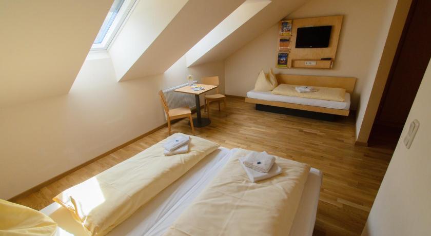 Image of Triple Room 6