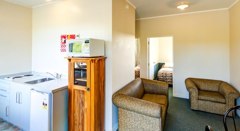 Image of Family Two Bedroom Suite with Park View 17