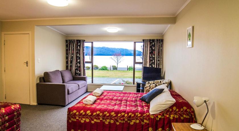 Image of Family Studio with Lake View 3
