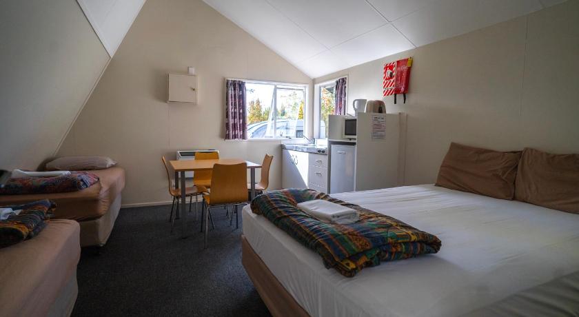 Image of Cabin with Kitchenette and Shared Bathroom 4