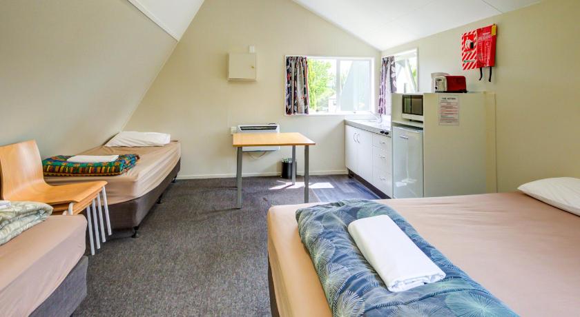 Image of Cabin with Kitchenette and Shared Bathroom 0