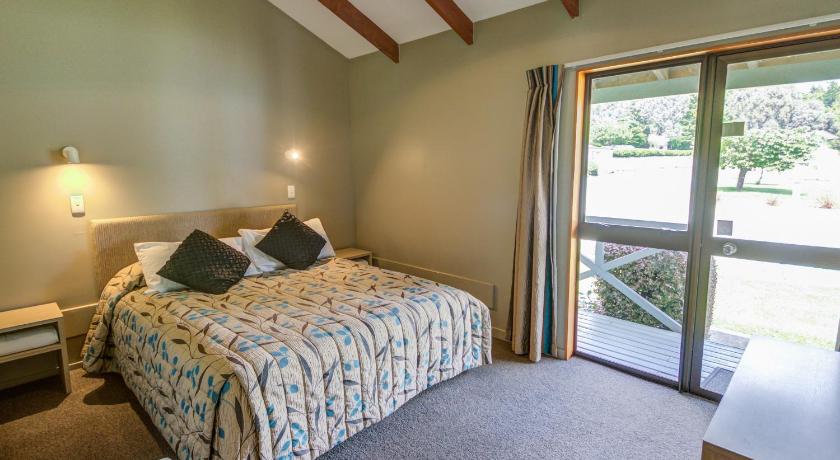 Image of Two-Bedroom Bungalow 4