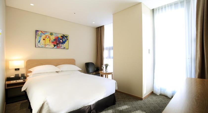 Imatge de 1 Double Bed, City View 4