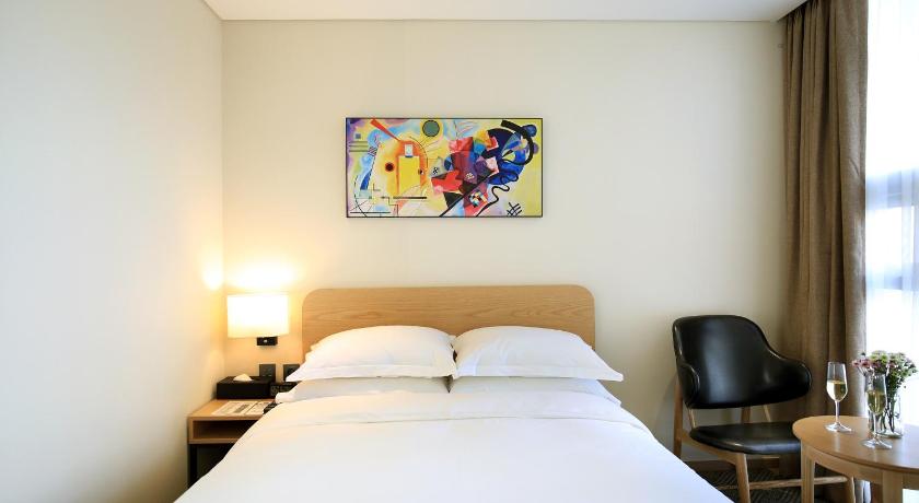 Imatge de 1 Double Bed, City View 6