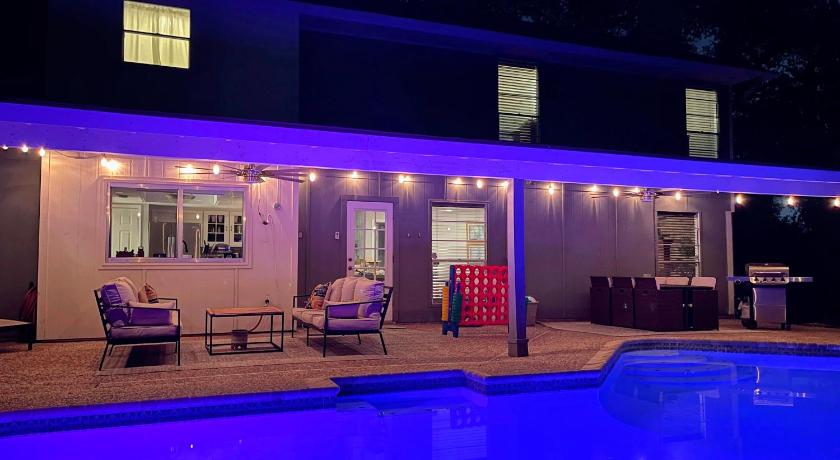 Traveler's Delight: Grand Expedition Home (SAT)