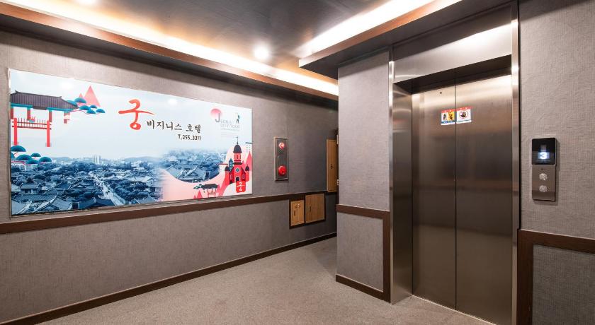 全州 Gung Business Hotel 2つ星 ホテル プール