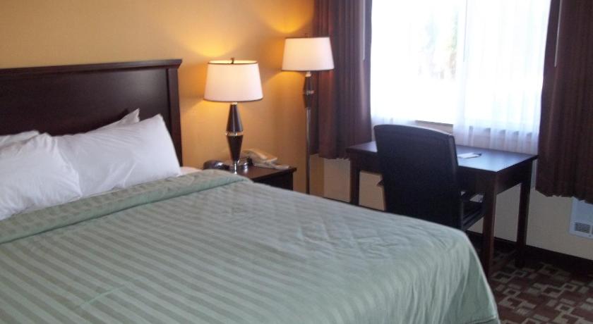 Travelodge by Wyndham Newport photo