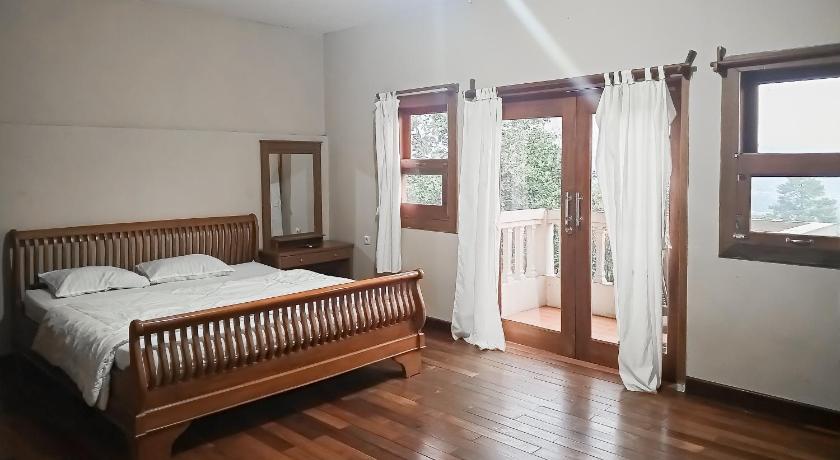 Villa d'Oasis 2 Puncak Mitra RedDoorz - image 37