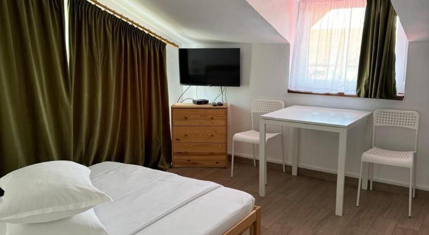 里埃尼 Casa de la Balta 3星级 酒店 泳池