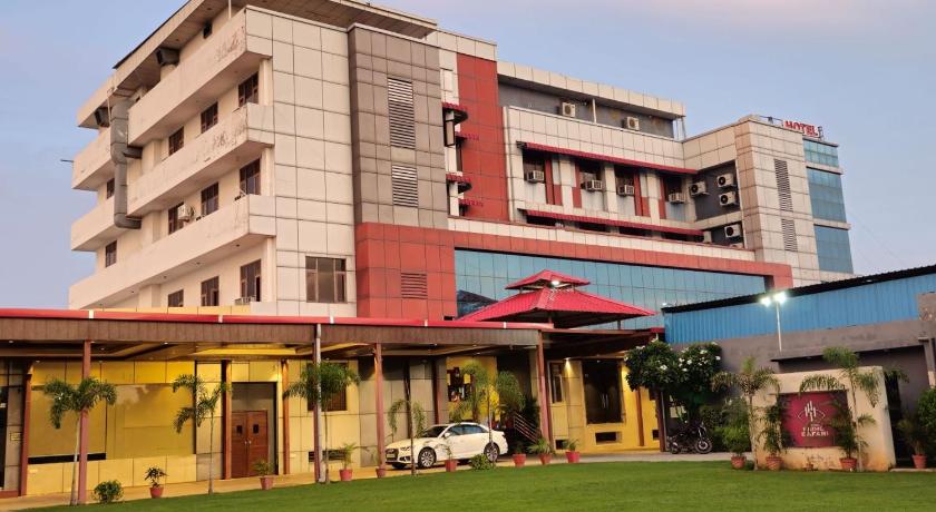 Hotel Prime Safari - image 7