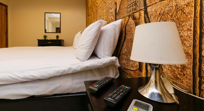 Image of Queen Room 13