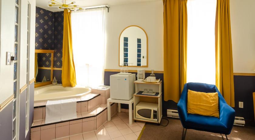 Image of Suite with Spa Bath 10