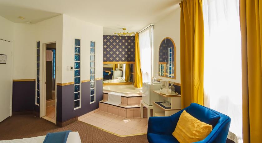 Image of Suite with Spa Bath 3