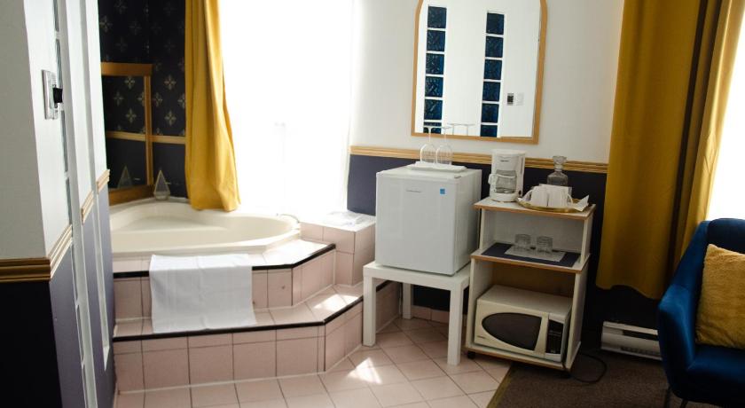 Image of Suite with Spa Bath 15