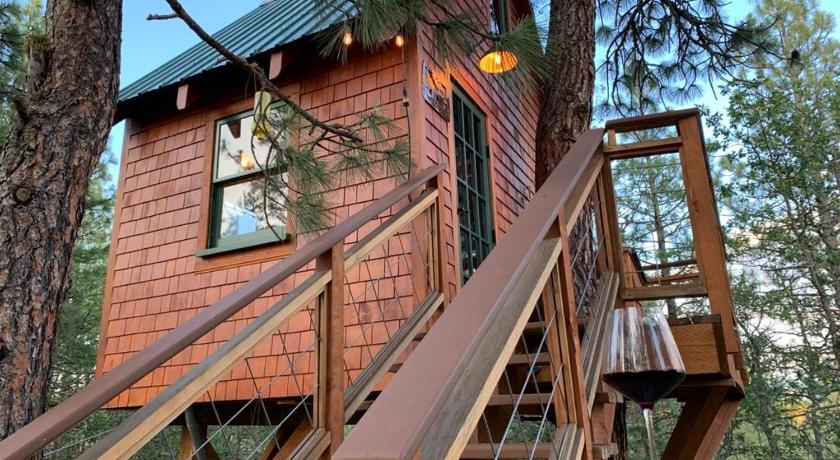 ゴールデンデール Treehouse Ranch 3つ星 宿泊施設 外観
