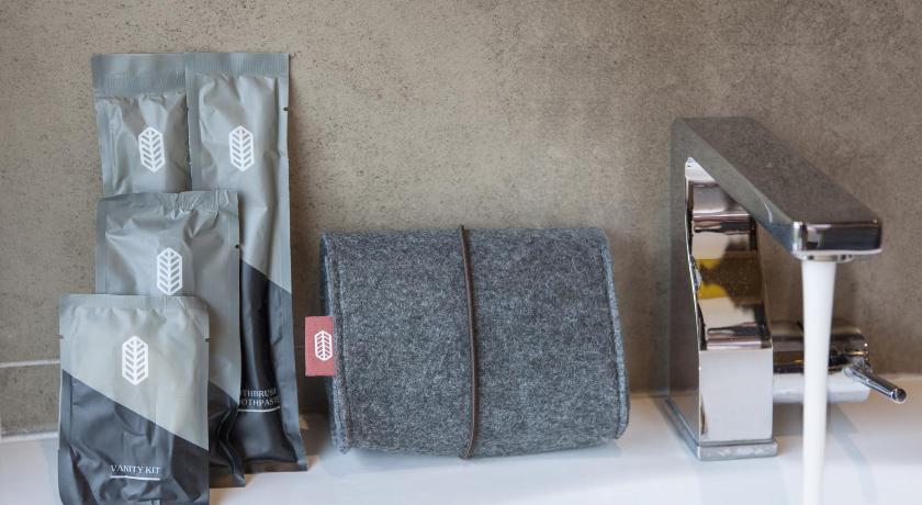 Image of Deluxe King 14