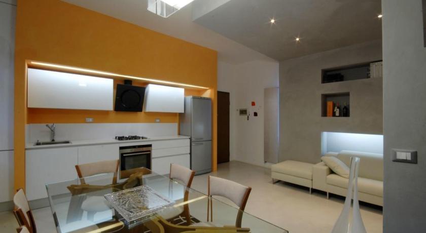 Lollo Apartment — Hotel in Mantova