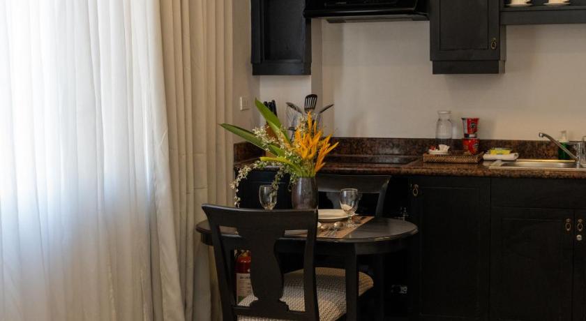 Image of Studio Deluxe Room 12