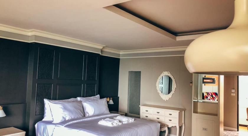 Image of Deluxe Room -- 1 Bed 4