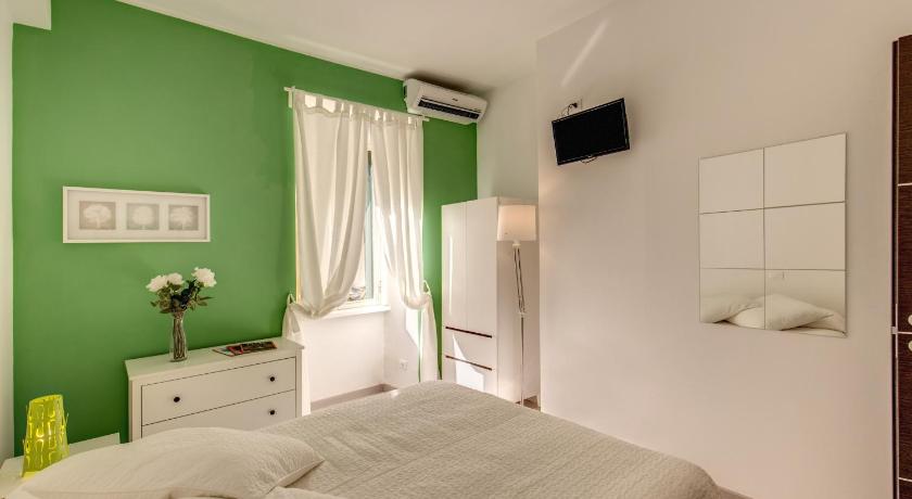 Image of Double or Twin Room with Private External Bathroom 8