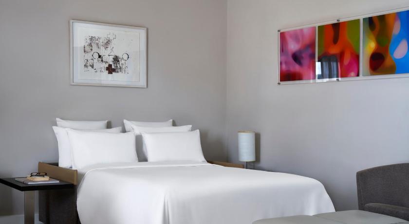 Image of Suite, 1 double bed with double sofa bed 9