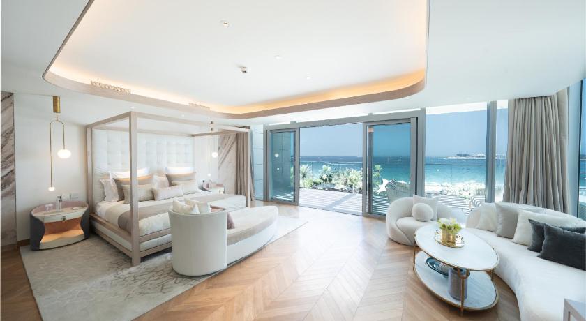 FIVE LUXE - image 4