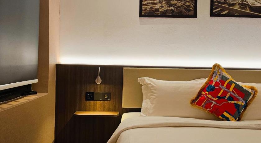 Image of Jacuzzi Suite 13