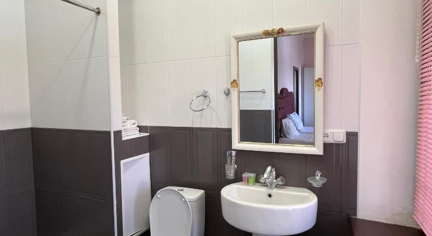 Image of Deluxe Double Room with Balcony 2