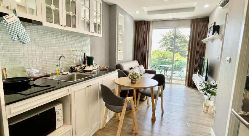 촌부리 The Blu X bangsaen grand suite  4星级 民宿 外观