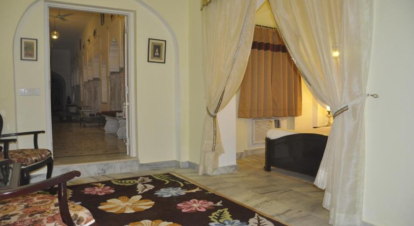 Castle Khandela Hotel