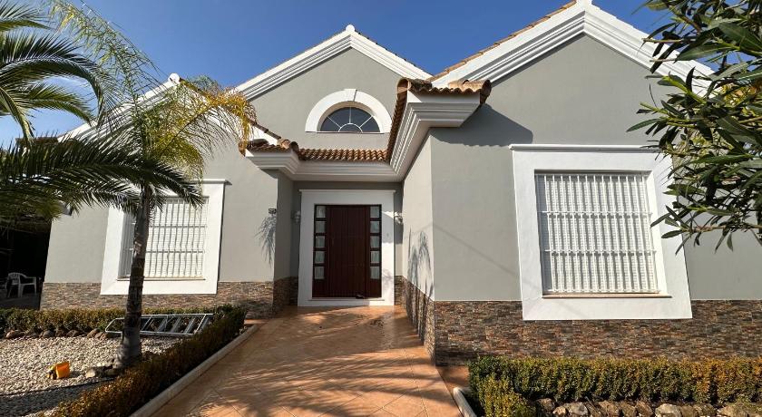 Photo of Chalet Californiano con Piscina - Agoda Discount Booking