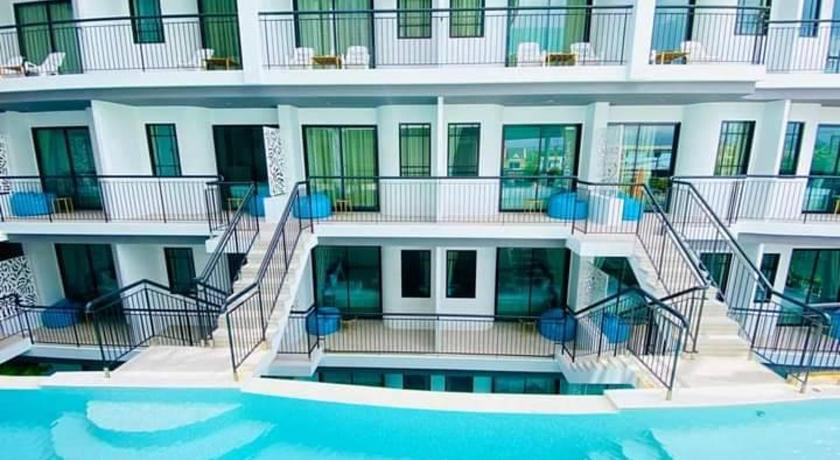 Image of Deluxe Pool View Room 7