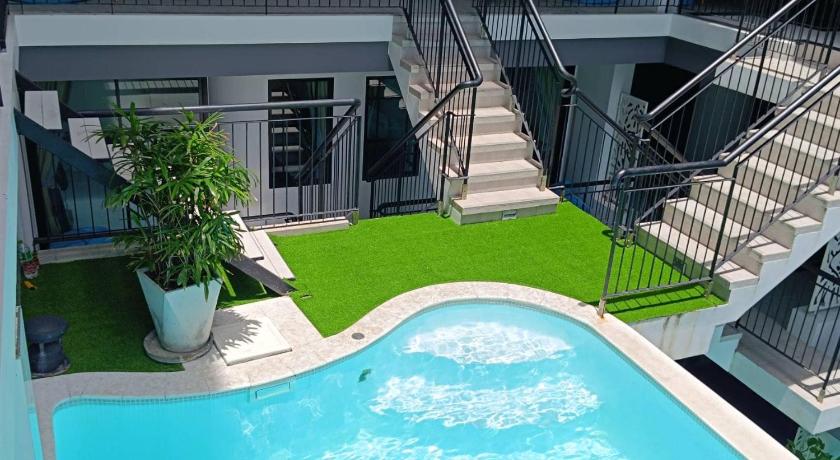 Image of Deluxe Pool View Room 9
