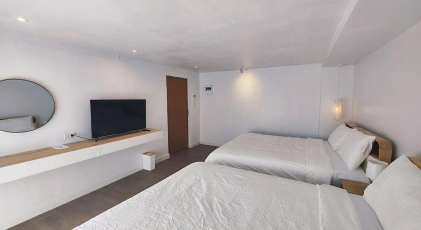 Image of Deluxe Family Suite 10