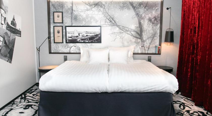 Image of Family Room 1