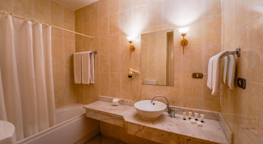 Zdjęcie: Pokój Dwuosobowy typu Standard z 1 lub 2 łóżkami (Standard Double or Twin Room) 2