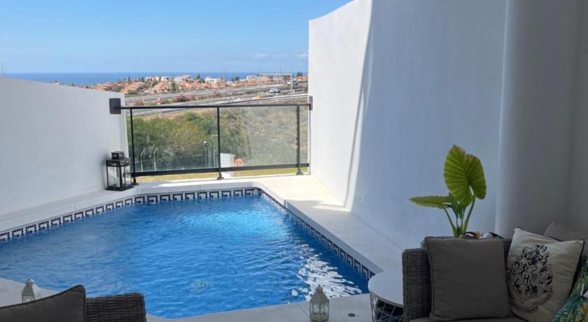 Hollywood POOL luxury
