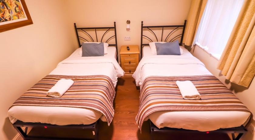 Afbeelding van Tweepersoonskamer met 2 Aparte Bedden en Eigen Badkamer (Twin Room with En-Suite) 1